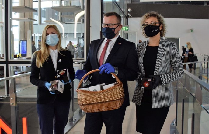 Polskie jabłka w Pendolino