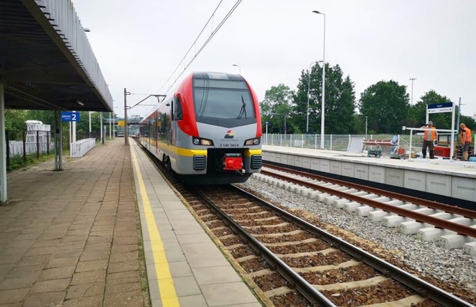 ŁKA: Wzmocnione składy i dodatkowe autobusy. Na razie bez cięć w rozkładach jazdy