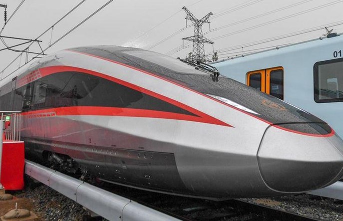 CRRC pokazało pociąg dużych prędkości dla różnych szerokości torów