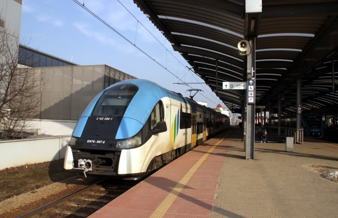 Zmiana systemu zasilania na polskiej kolei? Koszty byłyby ogromne