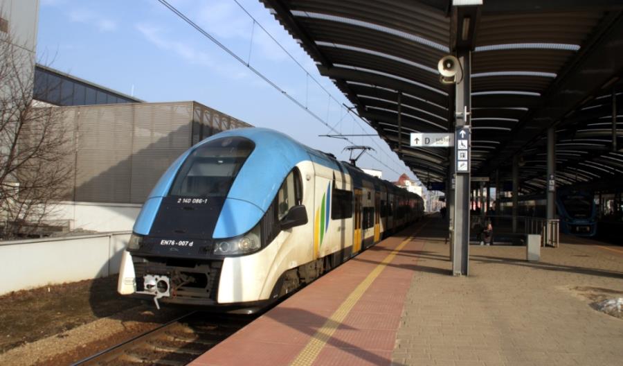 Zmiana systemu zasilania na polskiej kolei? Koszty byłyby ogromne Zmiana systemu zasilania na polskiej kolei? Koszty byłyby ogromne