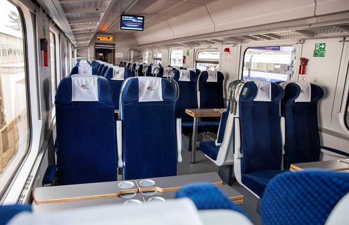 Pesa kończy modernizację 125 wagonów dla PKP Intercity. Są bezprzedziałowe