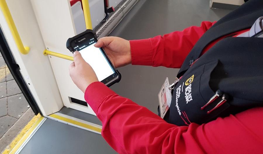 Załogi pociągów KD z nowym sprzętem. Sprzedaż biletów będzie szybsza Załogi pociągów KD z nowym sprzętem. Sprzedaż biletów będzie szybsza