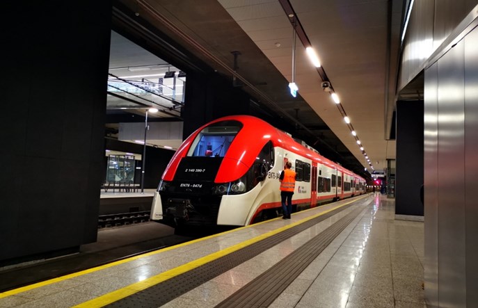 Kolejami Wielkopolskimi do Łodzi. Ruszył „studencki” pociąg przyspieszony