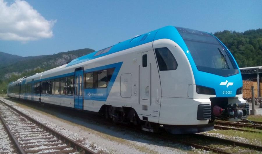 Stadler dostarczył do Słowenii komplet pięciu spalinowych pojazdów Flirt Stadler dostarczył do Słowenii komplet pięciu spalinowych pojazdów Flirt