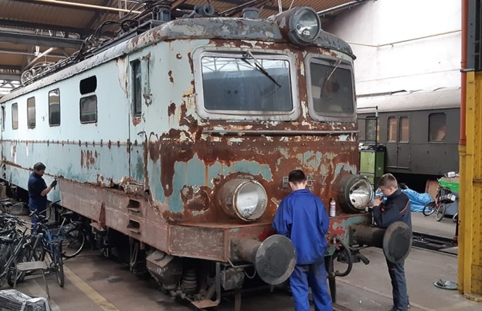 Klub Sympatyków Kolei z Wrocławia odnawia EP05-22 ze wsparciem IPN