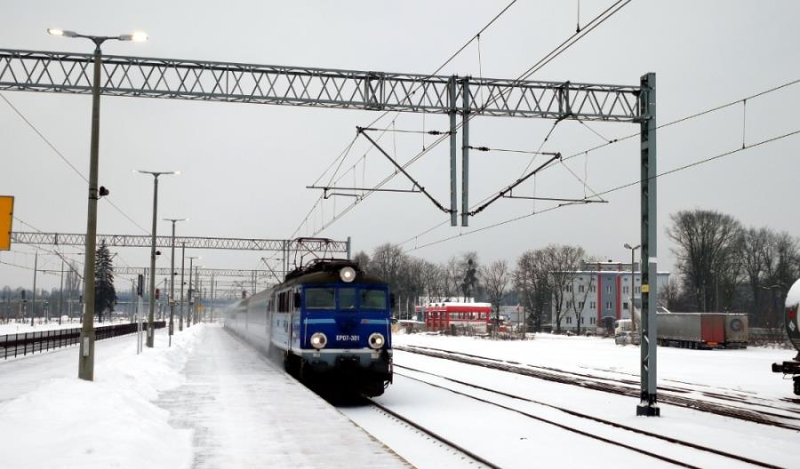 Czy na dogodne połączenia z Łodzi do Kielc poczekamy jeszcze... dziesięć lat? Czy na dogodne połączenia z Łodzi do Kielc poczekamy jeszcze... dziesięć lat?