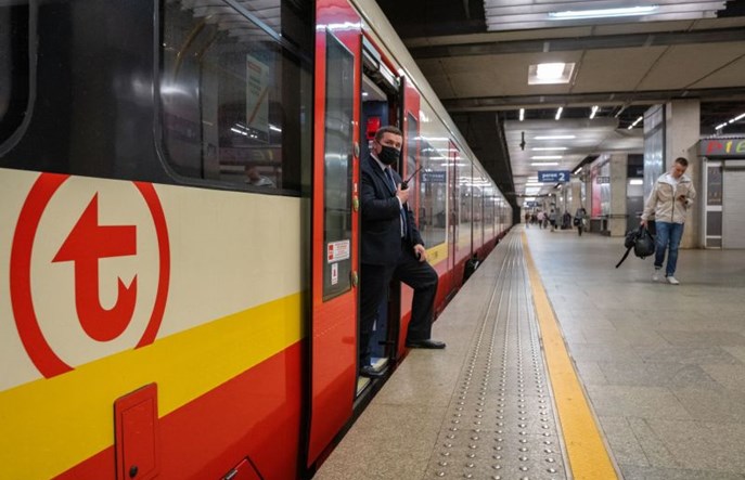 Warszawa: Weekendowe zmiany na średnicy, jeden z torów zamknięty