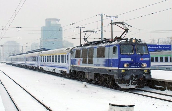 Kolej przewiozła w 2020 r. mniej o 127 mln osób i o 13 mln ton towarów