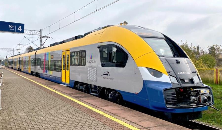 Małopolskie: Za środki Funduszu Odbudowy chcemy kupić 56 EZT. W tym – piętrowe Małopolskie: Za środki Funduszu Odbudowy chcemy kupić 56 EZT. W tym – piętrowe