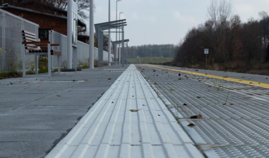 PLK przebudowuje perony w Kujawsko-Pomorskiem, Łódzkiem i w Wielkopolsce PLK przebudowuje perony w Kujawsko-Pomorskiem, Łódzkiem i w Wielkopolsce