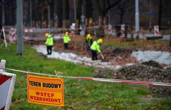 Wrocław: Zima opóźni otwarcie remontowanego torowiska tramwajowego na Biskupinie