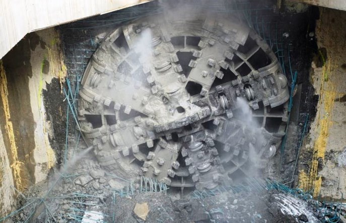 Metro na Bródno: Koniec drążenia. Druga tarcza na Trockiej