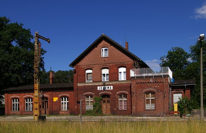 Opolskie: Po wyremontowanej linii do Murowa nie jeżdżą pociągi   