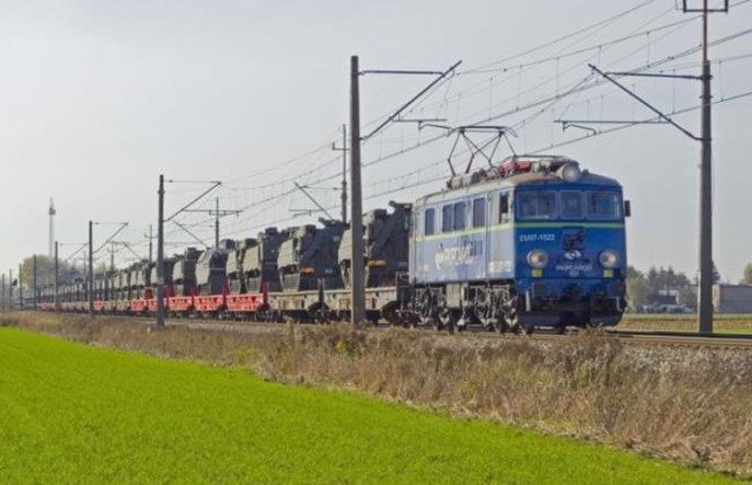 Wojsko wozi ciężki sprzęt koleją. „To bardziej efektywne” 