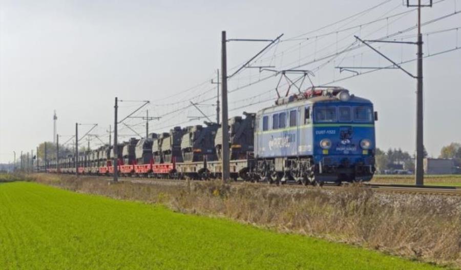 Wojsko wozi ciężki sprzęt koleją. „To bardziej efektywne” Wojsko wozi ciężki sprzęt koleją. „To bardziej efektywne”