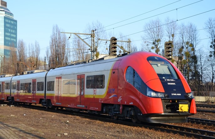 SKM Warszawa: Duże zmiany w rozkładzie, mniej pociągów na lotnisko