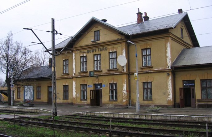 Nowy Targ: Jeden peron po remoncie, drugi nie. Nie wiadomo, czy prace będą kontynuowane