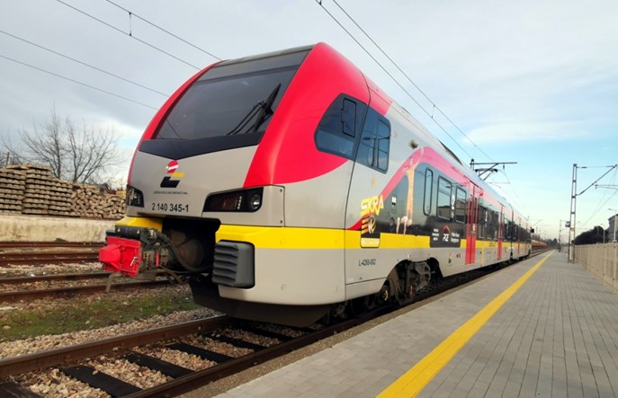 Transport mniej emisyjny to transport zbiorowy, zwłaszcza zasilany „czystą” energią elektryczną 
