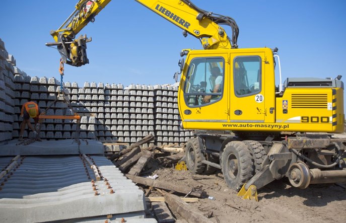 Do połowy roku tylko 2 mld zamiast 4 mld zł w przetargach PLK