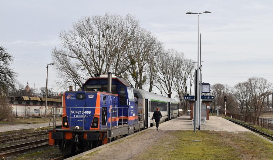 PKP Intercity ma problem z lokomotywami spalinowymi. Modernizacja SM42 jest opóźniona PKP Intercity ma problem z lokomotywami spalinowymi. Modernizacja SM42 jest opóźniona