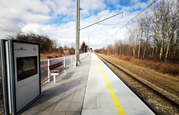 Łódź: Nowe przystanki kolejowe kolejny kwartał później. „Nie ma przyłączy energetycznych”