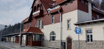 Zabytkowy dworzec w Szklarskiej Porębie Górnej znów służy podróżnym