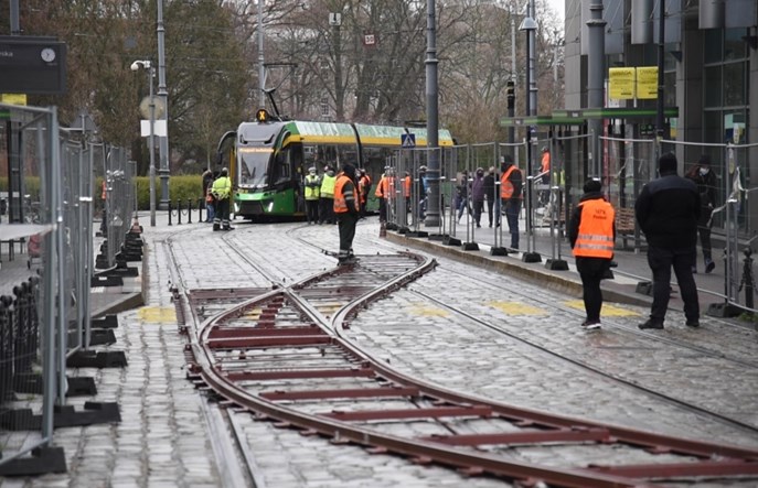 Poznań: Tramwaje pojechały po nowym łuku. Zmiany w centrum od 10 kwietnia [video]