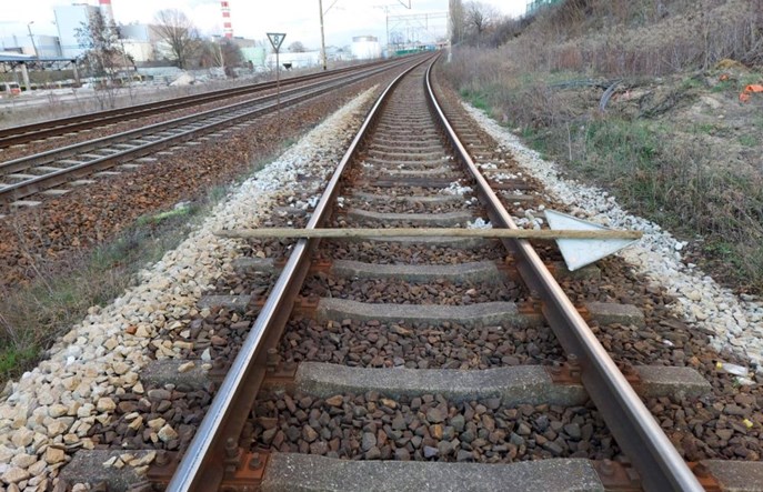 Funkcjonariusze SOK ujęli 13-letnich chłopców układających przeszkodę na torze kolejowym