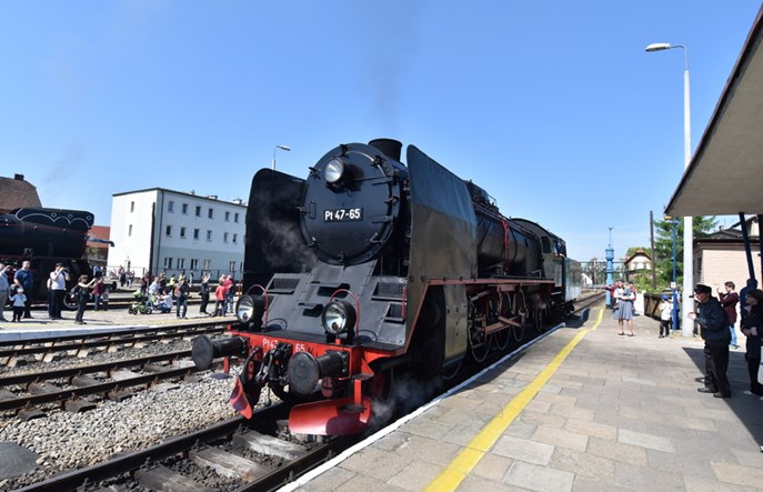 Parowozownia Wolsztyn na zakupach. Wagony sypialne, restauracyjny i odnowa 10 lokomotyw