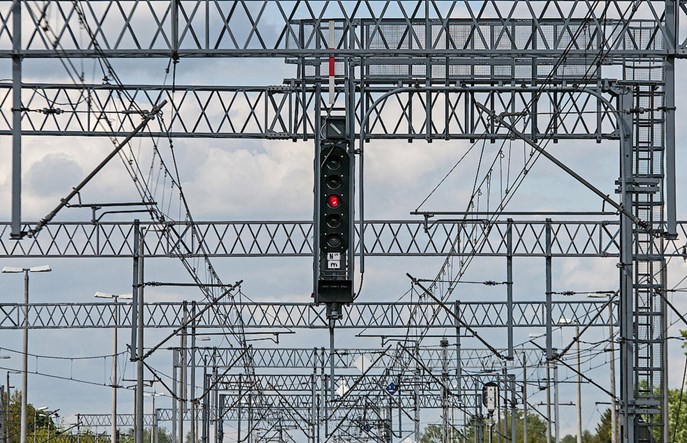 Dyżurny ruchu z Tarczyna był pijany. Maszyniści nie mieli z nim kontaktu