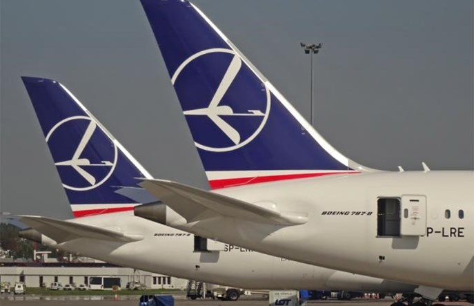 Więcej osób z branży lotniczej objętych tarczą