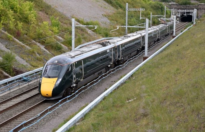 Wielka Brytania. Masowe odwołania pociągów przez pęknięcia w składach Hitachi