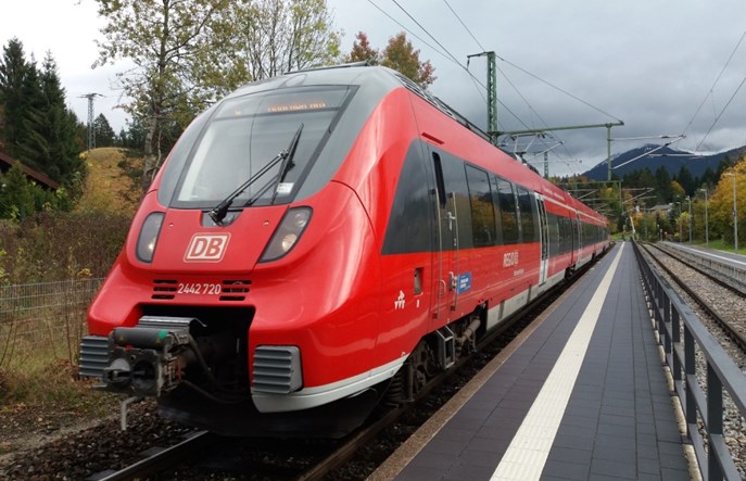 Niemieckie badania: Ryzyko zakażenia w tramwaju takie samo jak we własnym aucie