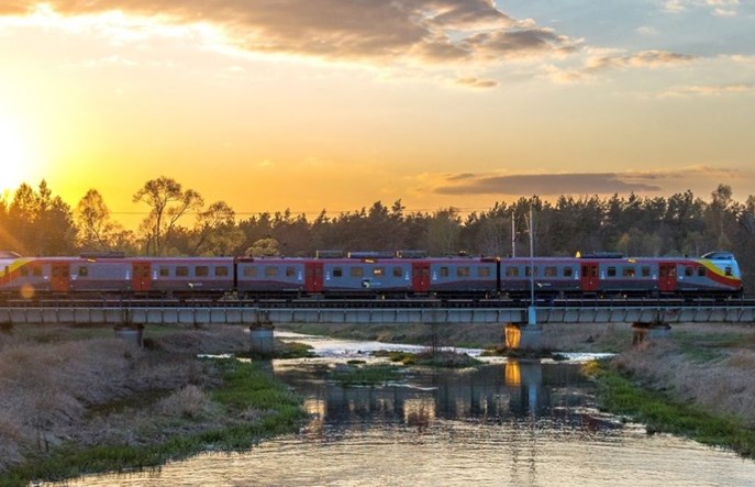 Znacząco spadła punktualność pociągów. Powodem modernizacja torów