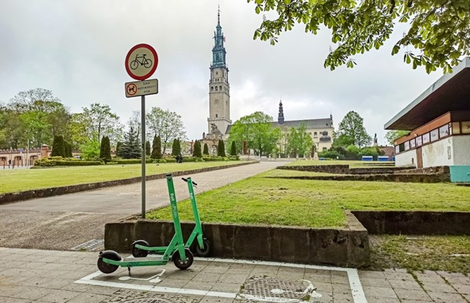 Częstochowa również próbuje zdyscyplinować operatorów e-hulajnóg