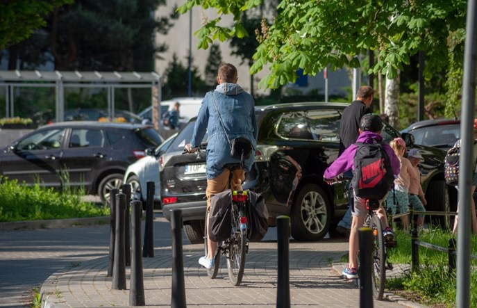 Warszawa szykuje pilotaż „Szkolnej Ulicy”. Ograniczenia ruchu przy szkołach