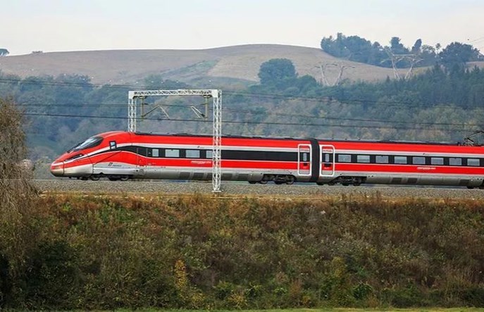 Ofensywa Trenitalii. Nowa Frecciarossa nocą