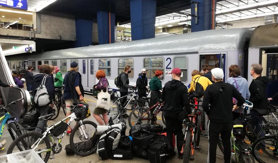 Dwie bardzo drogie oferty na modernizację wagonów rowerowych 609A Dwie bardzo drogie oferty na modernizację wagonów rowerowych 609A