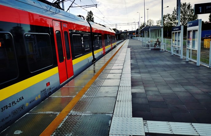 Łódź-Żabieniec: Dodatkowe wiaty i przejście podziemne będą gotowe za miesiąc 