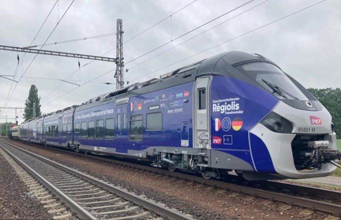 Dwusystemowy i dieslowski zespół trakcyjny Alstomu dla SNCF już na testach