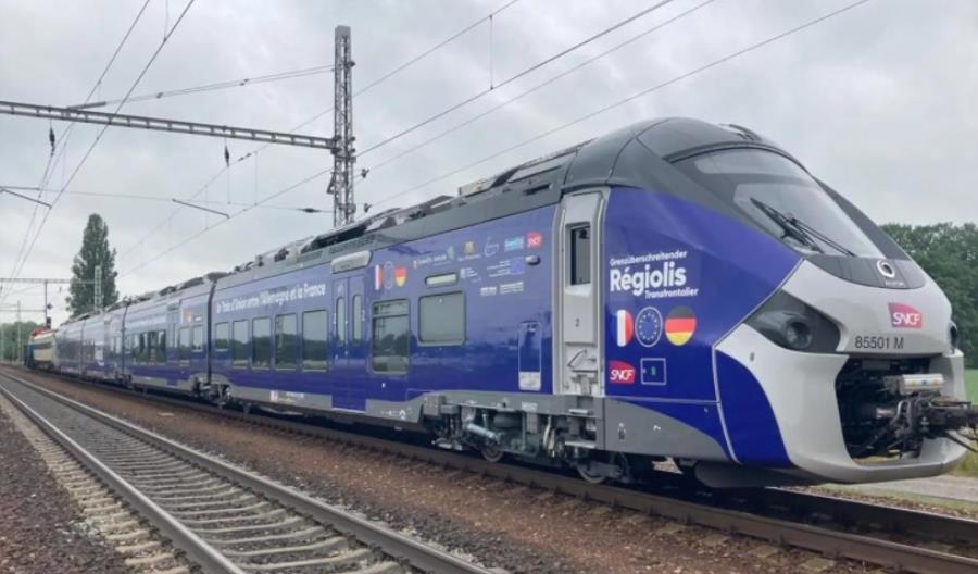 Dwusystemowy i dieslowski zespół trakcyjny Alstomu dla SNCF już na testach Dwusystemowy i dieslowski zespół trakcyjny Alstomu dla SNCF już na testach