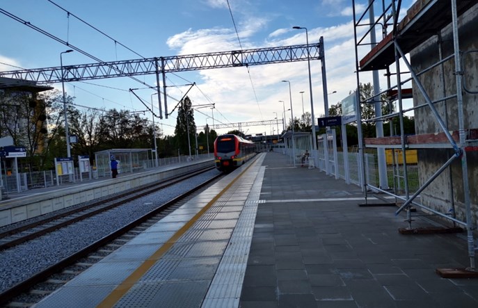 Łódzkie: PLK przebudują nastawnie i dobudują wiaty w Łodzi i Zgierzu 