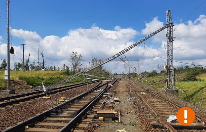 Tornado w Czechach. Udrożniono szlak kolejowy dla pociągów międzynarodowych i ekspresów