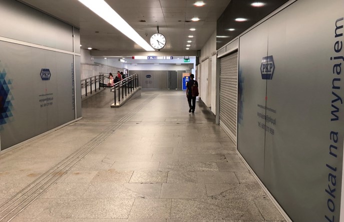 Wywiało handel z dworca Warszawa Centralna