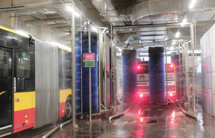 Czyste autobusy i tramwaje wymagają myjni szytych na miarę