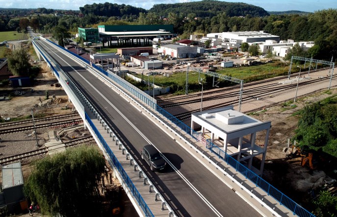 FEnIKS: Największy polski program stawia na drogi, nie kolej