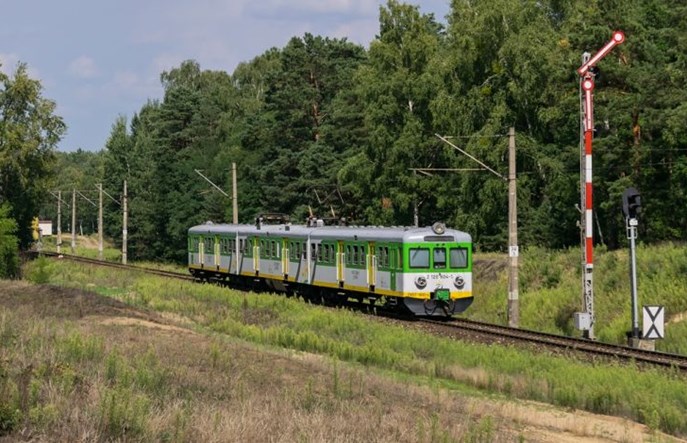 Koleje Mazowieckie złomują EN57, bo nikt nie chciał ich odkupić