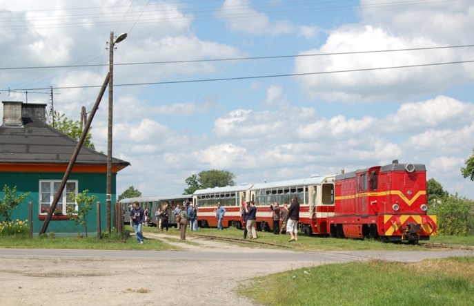 Czy na Rogowską Kolej Wąskotorową wrócą regularne pociągi? Cztery warianty do analizy