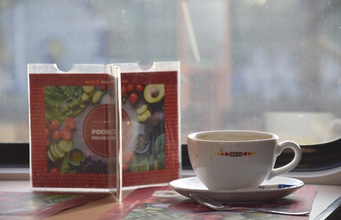 Bittel: Pierwsze automaty z przekąskami i napojami w pociągach PKP IC w trzecim kwartale 2022